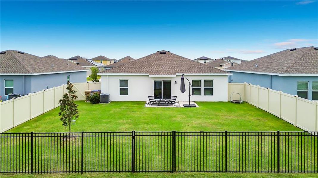 Exterior details and patio area of a home in , Kissimmee (Image 27).
