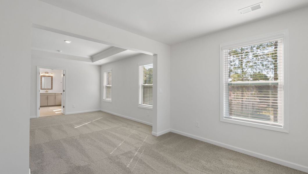 Spacious, unfurnished interior of a new home in Cottonwood Ridge, Piedmont (Image 27).