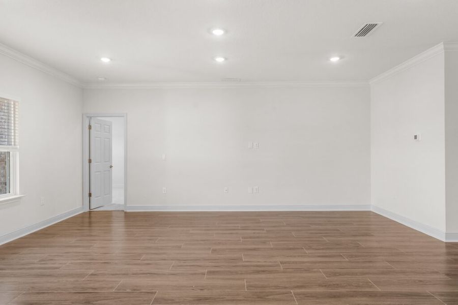 Spacious, unfurnished interior of a new home in Lake Merial, Panama City (Image 18).