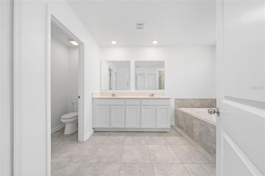 Furnished interior view inside a new home in Storey Creek, Kissimmee (Image 8).