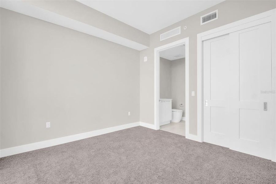 Spacious, unfurnished interior of a new home in , St. Petersburg (Image 58).