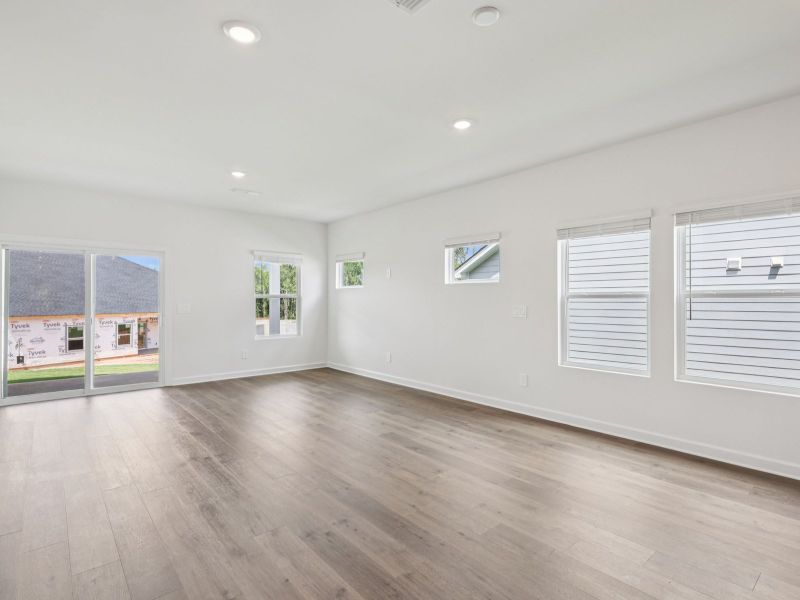 Spacious, unfurnished interior of a new home in Brighton Springs, York (Image 11).