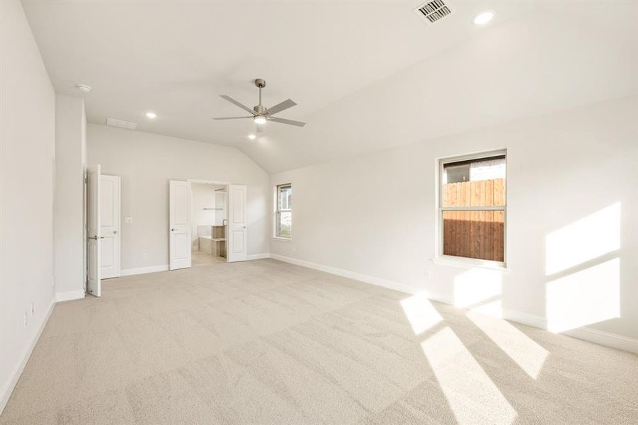 Spacious, unfurnished interior of a new home in Sunset Ridge, Alvarado (Image 27).