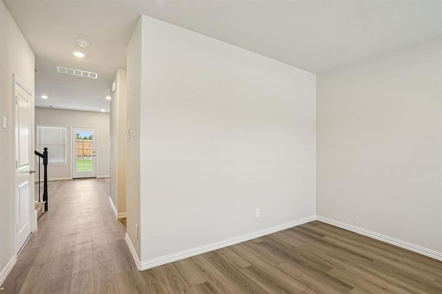 Spacious, unfurnished interior of a new home in Westmoor, Sherman (Image 24).