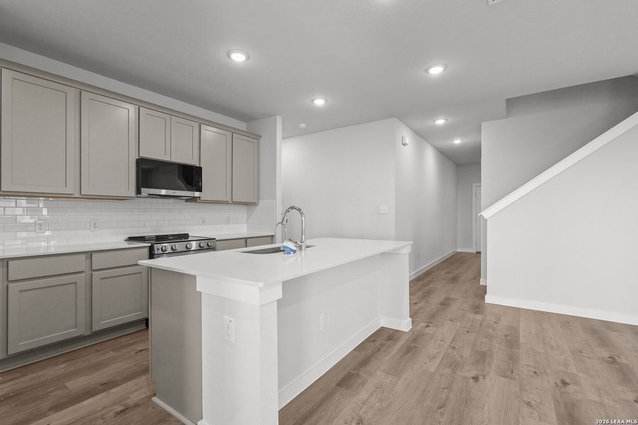 Furnished interior view inside a new home in Hiddenbrooke, Seguin (Image 13).