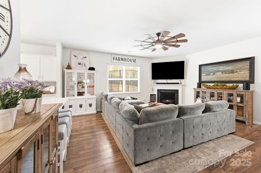 Perfect Space for the Family to Gather