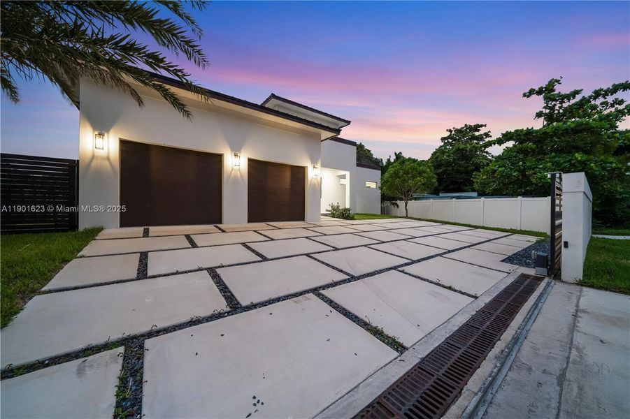 Image 82 of a home in .