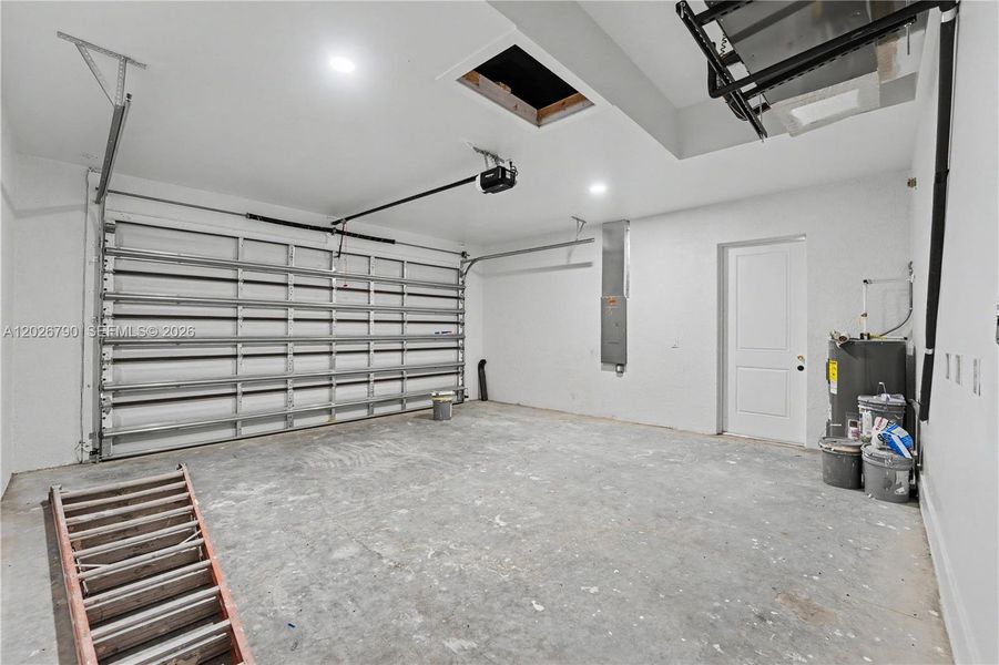 Spacious, unfurnished interior of a new home in , Lehigh Acres (Image 24).