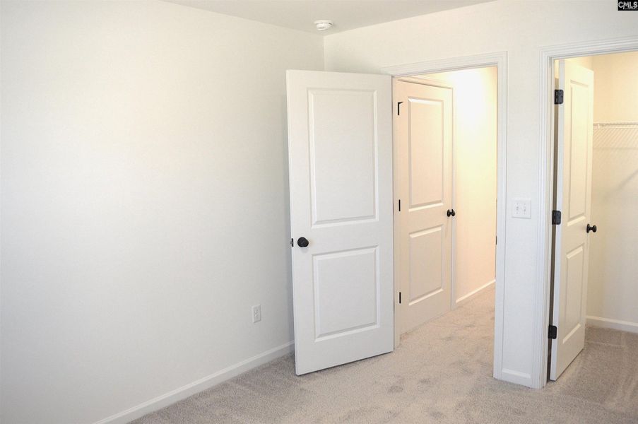 Spacious, unfurnished interior of a new home in Bickley Station, Irmo (Image 27).