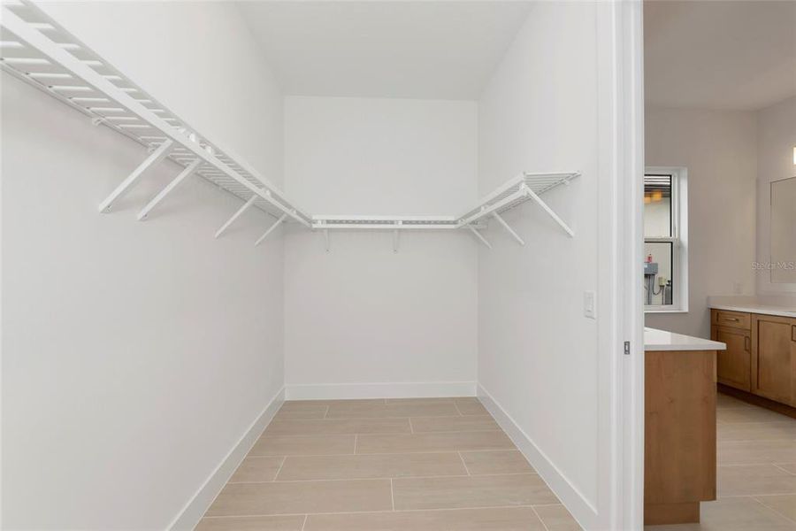 Spacious, unfurnished interior of a new home in , Sarasota (Image 45).