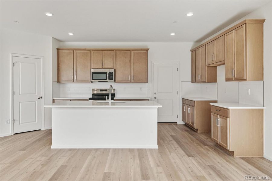 Furnished interior view inside a new home in Turnberry, Commerce City (Image 14).