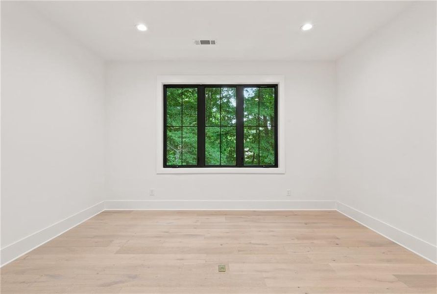 Spacious, unfurnished interior of a new home in , Atlanta (Image 21).