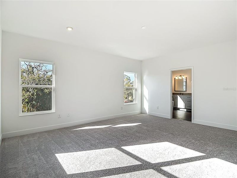 Spacious, unfurnished interior of a new home in , Tampa (Image 71).