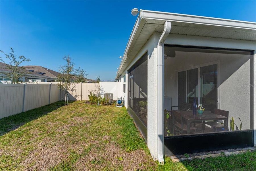 Exterior details and patio area of a home in , Kissimmee (Image 4).