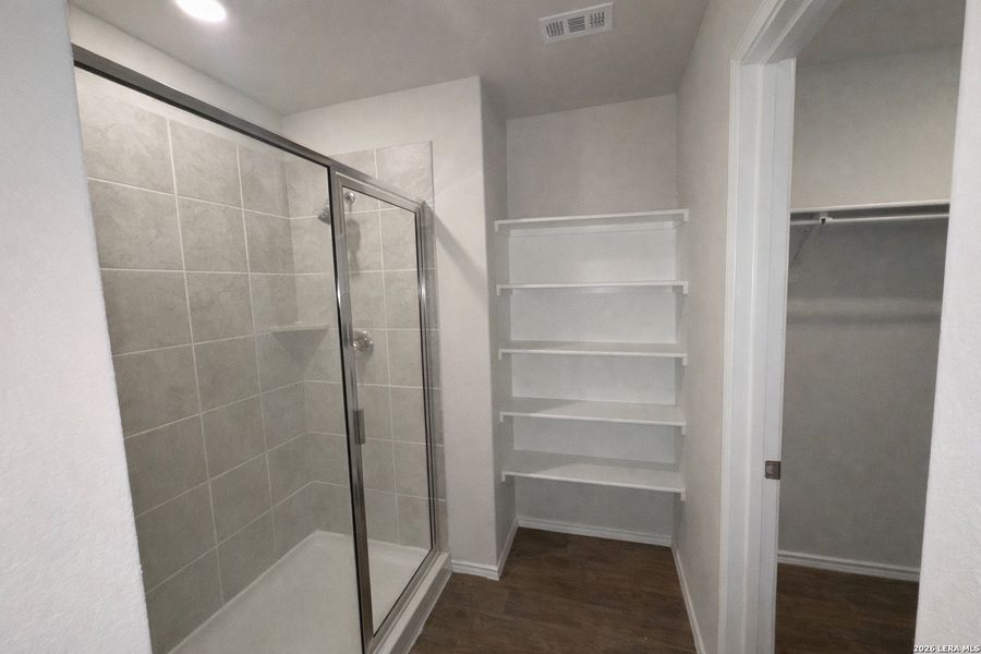 Furnished interior view inside a new home in Avenida, Converse (Image 4).