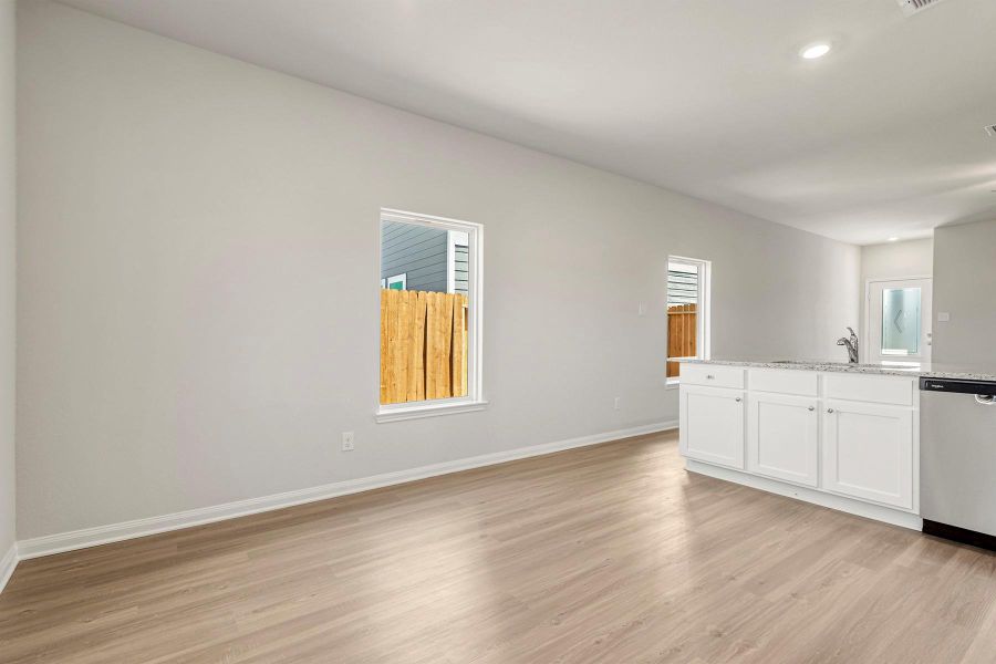 Spacious, unfurnished interior of a new home in Cypress Trails at Bauer Landing, Hockley (Image 9).