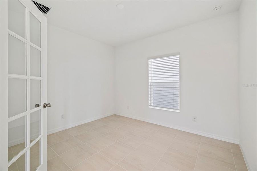 Spacious, unfurnished interior of a new home in Preservation Pointe, Davenport (Image 12).