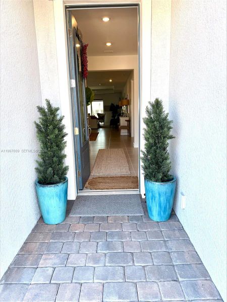 Exterior details and patio area of a home in , Punta Gorda (Image 4).