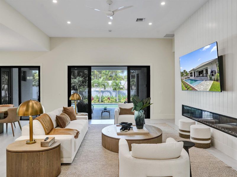 Indoor/Outdoor Living Indoor/Outdoor Living