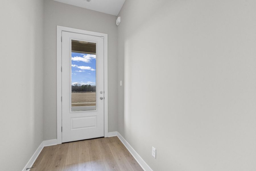 Spacious, unfurnished interior of a new home in Twin Oaks, Oakland (Image 10).