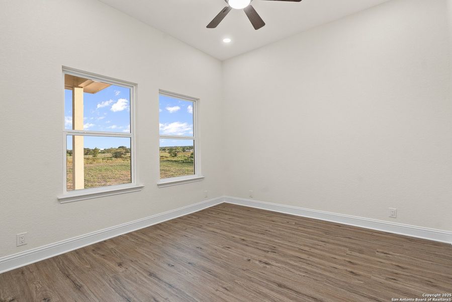 Spacious, unfurnished interior of a new home in , La Vernia (Image 28).