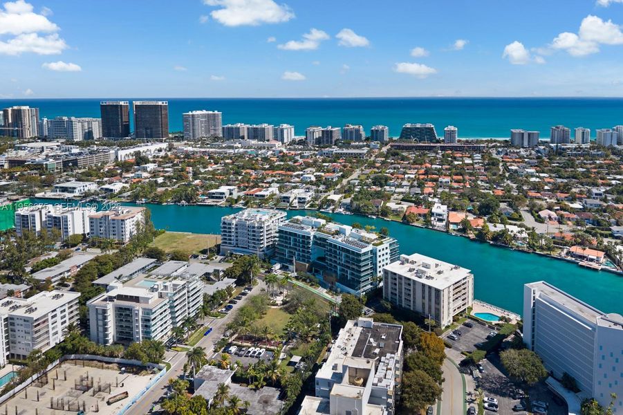 Condo located in Bay Harbor Islands, FL showcasing its design and architecture (Image 31).