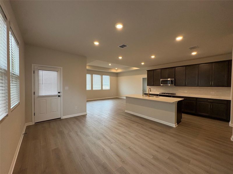 Spacious, unfurnished interior of a new home in Willow Springs, Buda (Image 13).