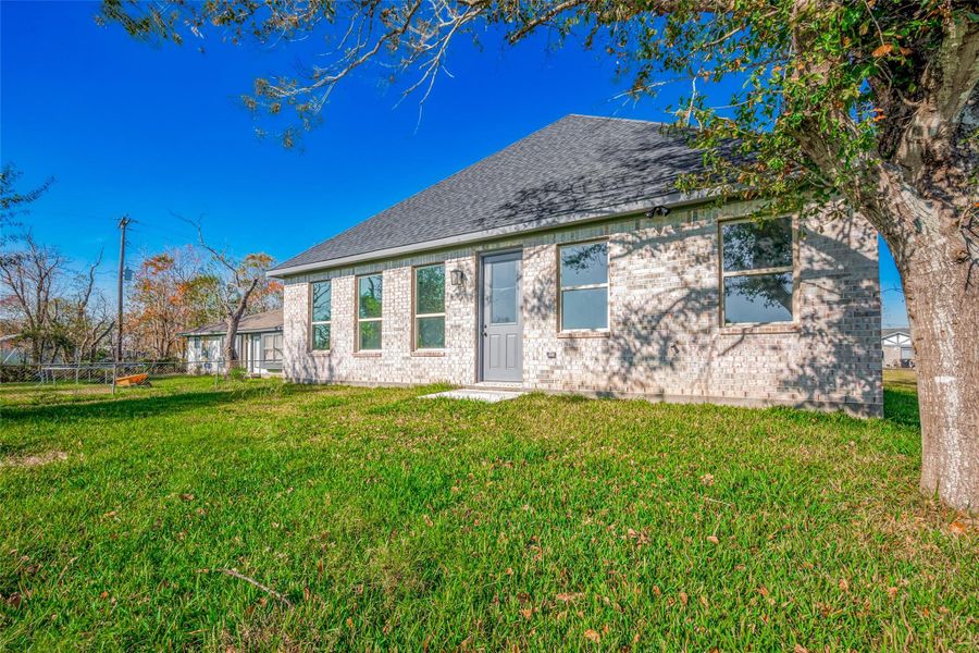 Exterior details and patio area of a home in , Needville (Image 22).