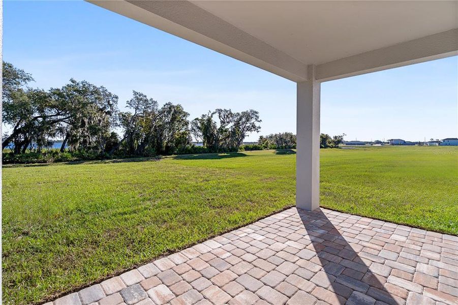 Exterior details and patio area of a home in Willowbrook North, Winter Haven (Image 3).