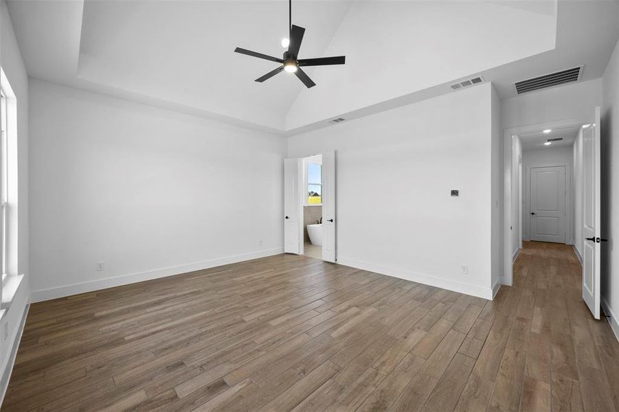 Spacious, unfurnished interior of a new home in , Waxahachie (Image 31).
