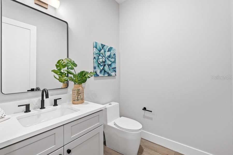 Furnished interior view inside a new home in , Orlando (Image 37).