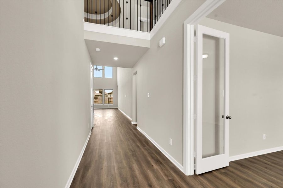 Spacious, unfurnished interior of a new home in Sunterra 50s, Katy (Image 20). Spacious, unfurnished interior of a new home in Sunterra 50s, Katy (Image 20).