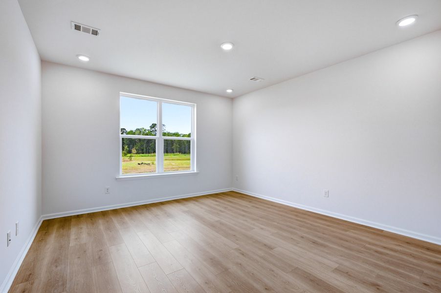 Spacious, unfurnished interior of a new home in Somerset, Myrtle Beach (Image 25). Spacious, unfurnished interior of a new home in Somerset, Myrtle Beach (Image 25).