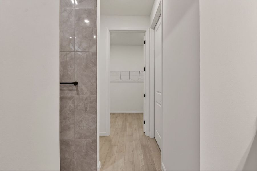 Spacious, unfurnished interior of a new home in Hendrix Reserve, Lake Worth (Image 34).