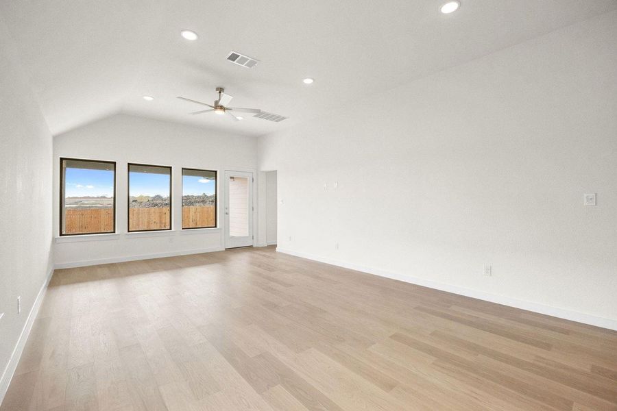 Spacious, unfurnished interior of a new home in Prairie Winds, Hutto (Image 13).