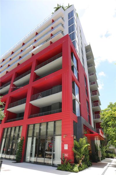 Condo located in Miami, FL showcasing its design and architecture (Image 15).