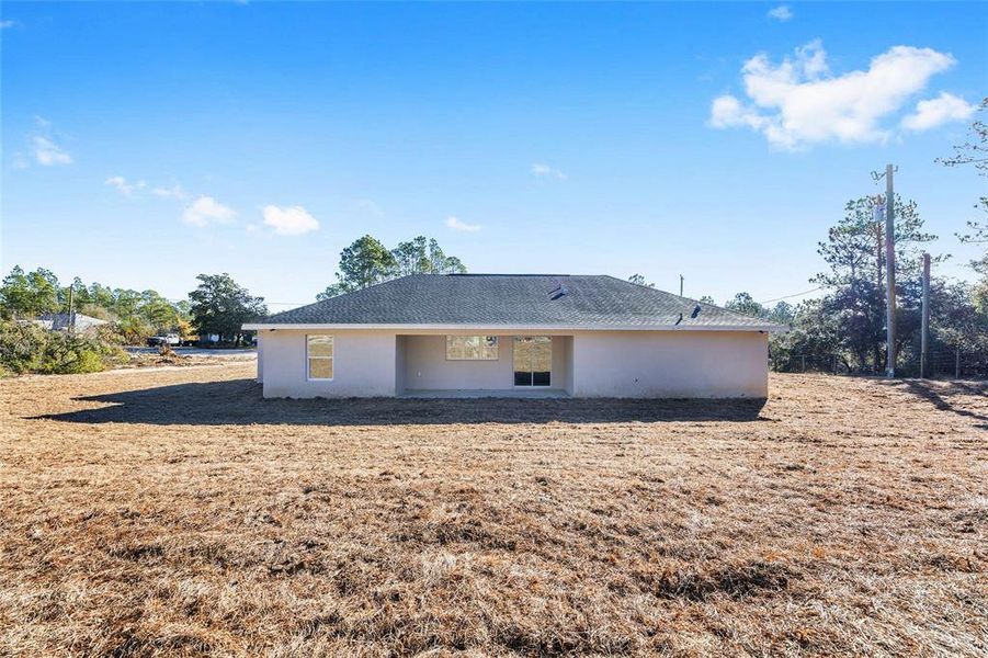 Exterior details and patio area of a home in , Dunnellon (Image 23).