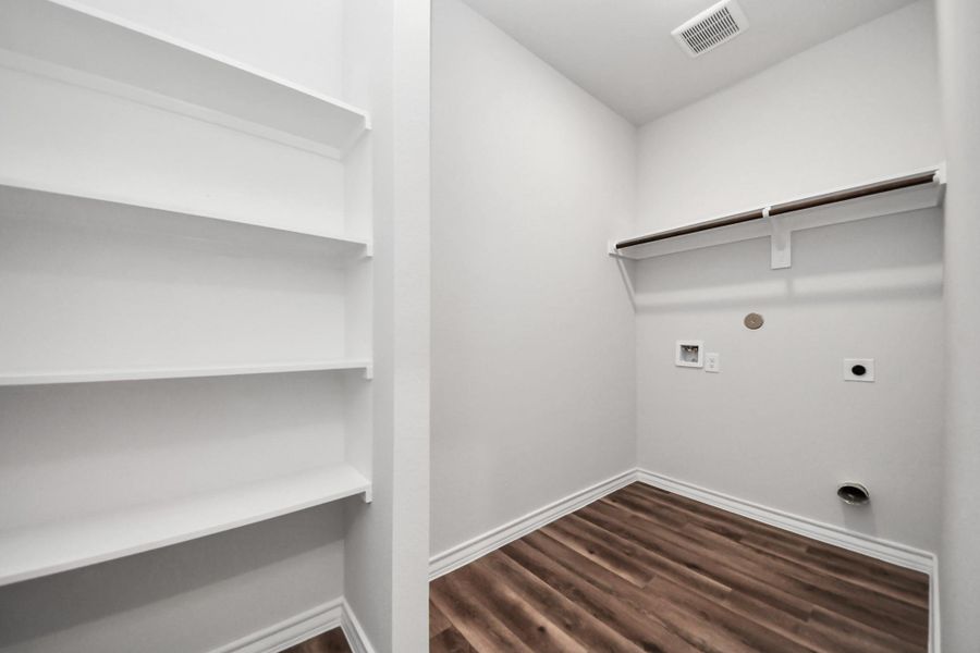 Spacious, unfurnished interior of a new home in The Enclave at Spring Branch, Montgomery (Image 24).