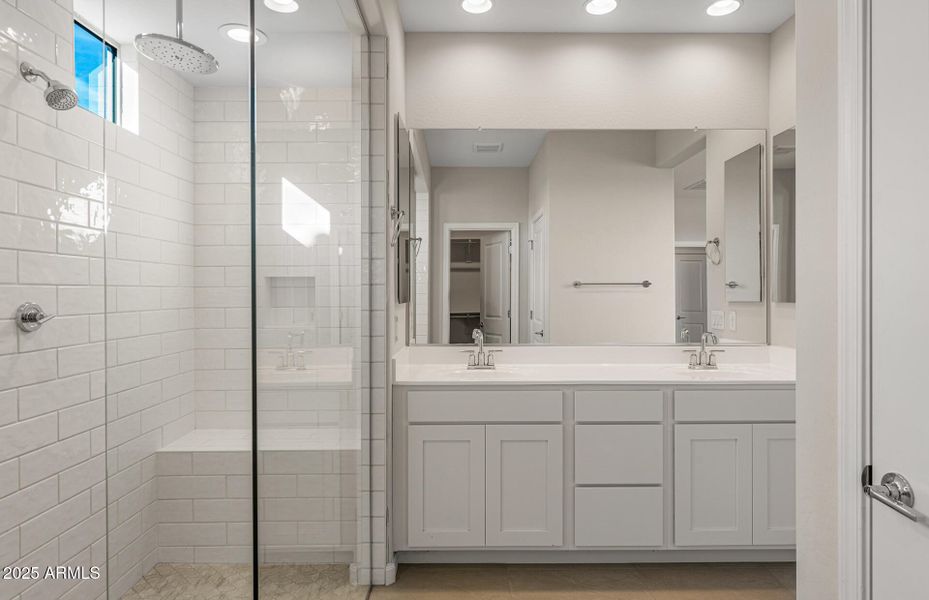 Owner's Bathroom Owner's Bathroom