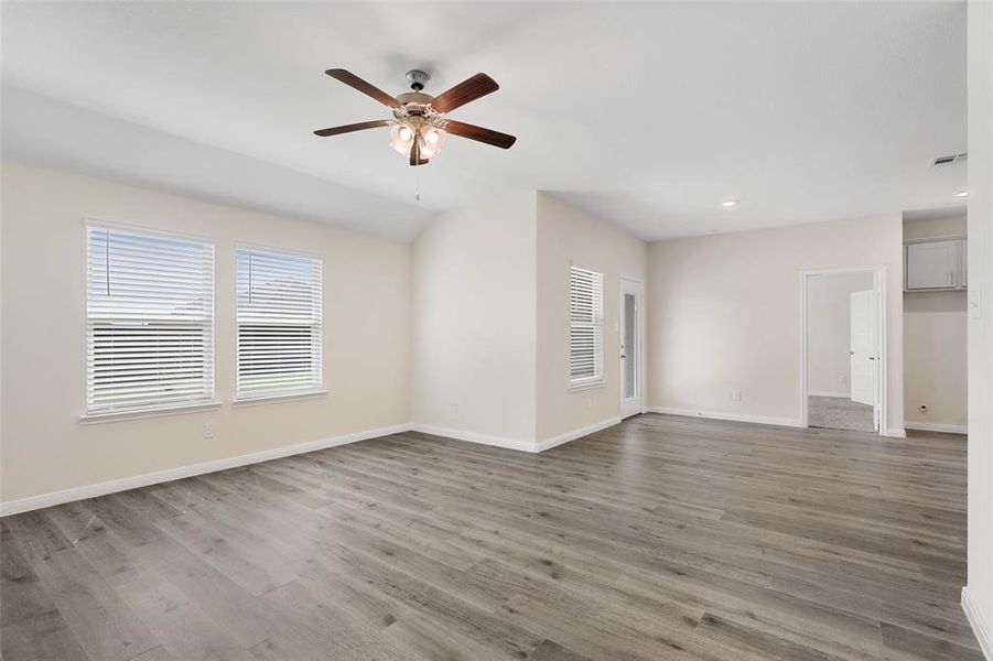 Spacious, unfurnished interior of a new home in , Lavon (Image 12).