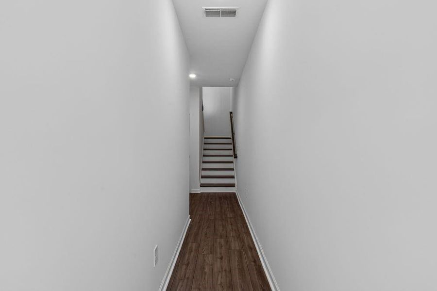 Spacious, unfurnished interior of a new home in Rosewood Farm, Lawrenceville (Image 20).