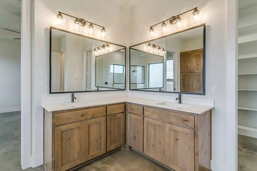 Representative furnished interior of a home built from the The Finley by Elmwood Custom Homes in Byrum Ranch, Maypearl (Image 16).