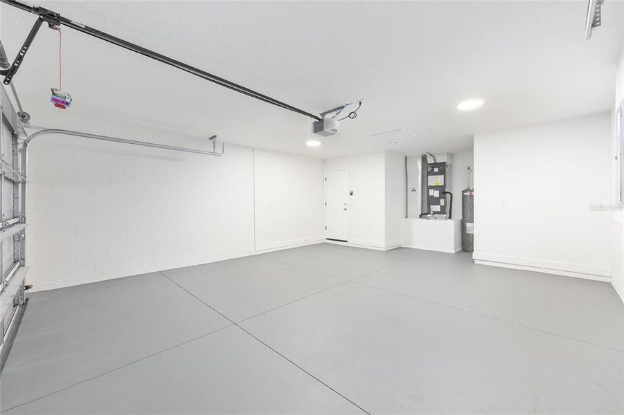 Spacious, unfurnished interior of a new home in , Dunnellon (Image 14).