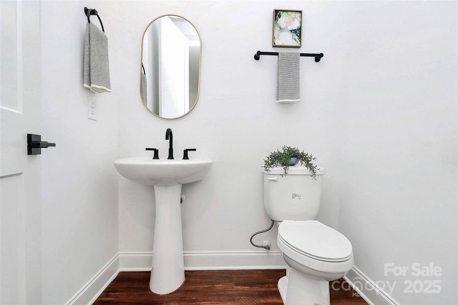 Image 43 of a home in Harbor Oaks.