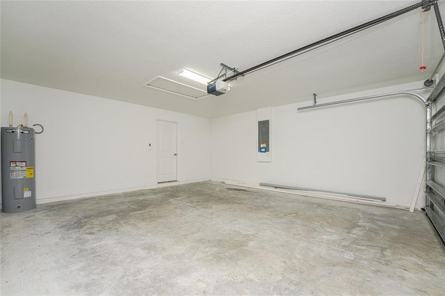 Spacious, unfurnished interior of a new home in , North Port (Image 36).