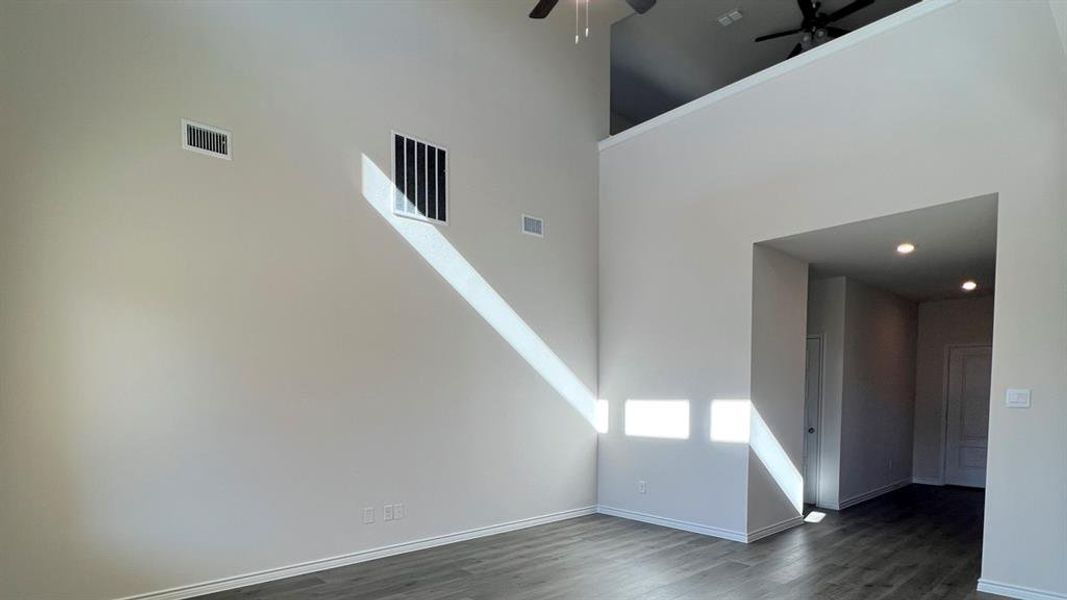 Spacious, unfurnished interior of a new home in Silverado, Aubrey (Image 8).