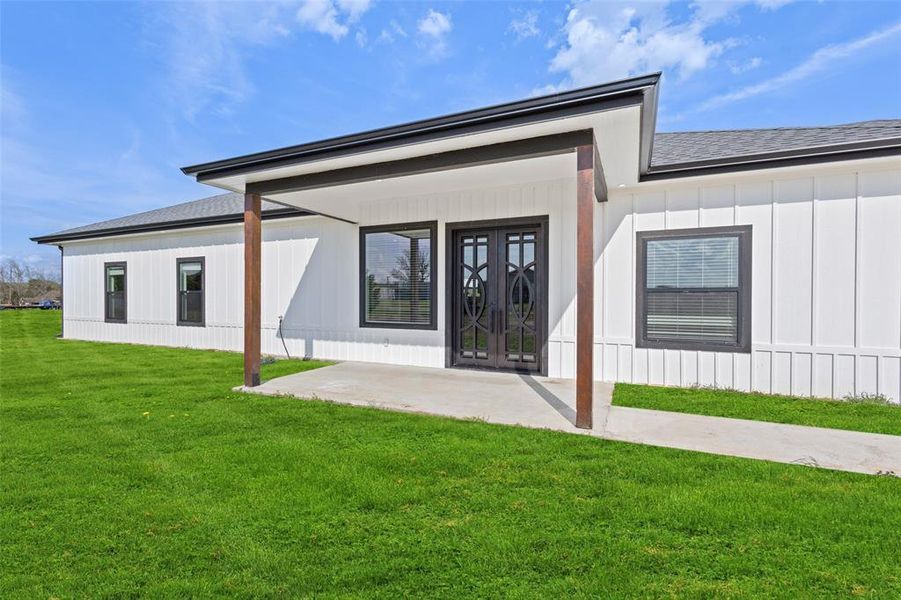 Exterior details and patio area of a home in , Sumner (Image 21).