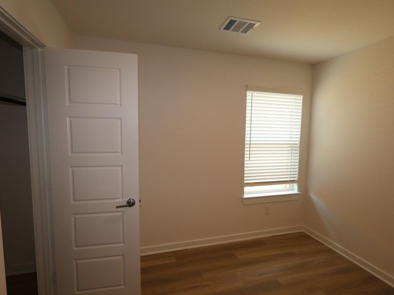 Spacious, unfurnished interior of a new home in Miller's Pond, Rosenberg (Image 15).