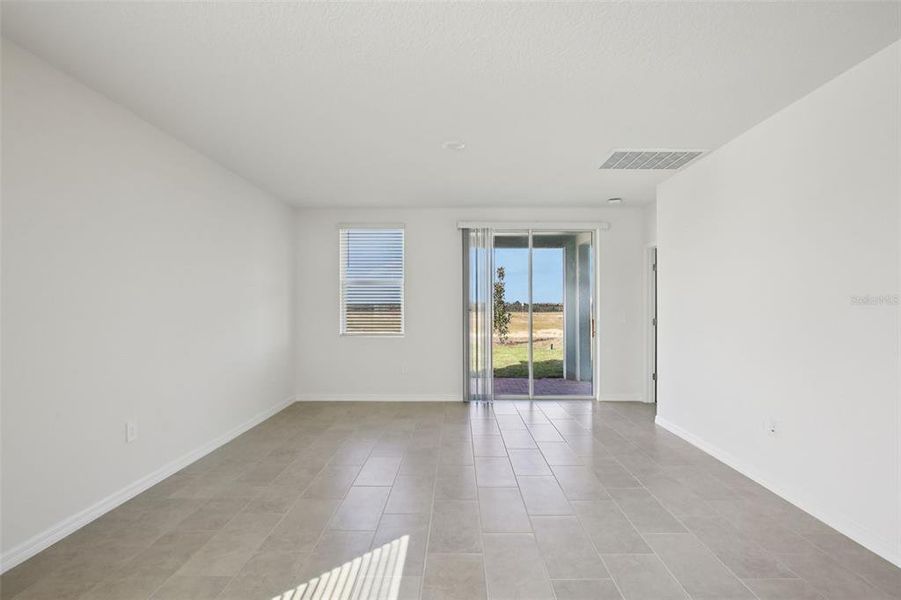 Spacious, unfurnished interior of a new home in , Lake Alfred (Image 28).