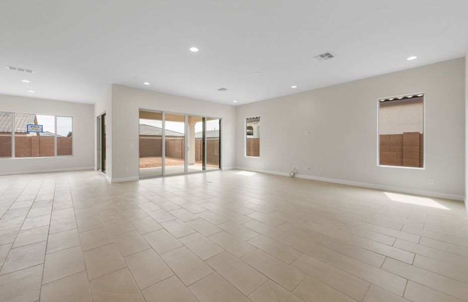 Spacious, unfurnished interior of a new home in Artisan at Asante, Surprise (Image 18).